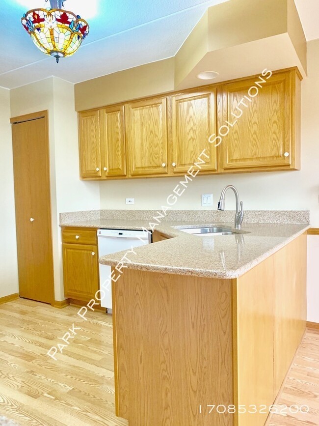 Foto del edificio - Orland Park - 2 Bedroom Condo