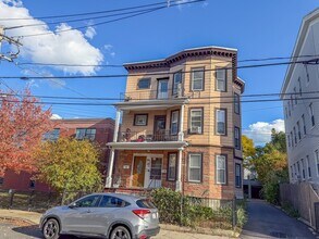 Building Photo - 154 Glen St