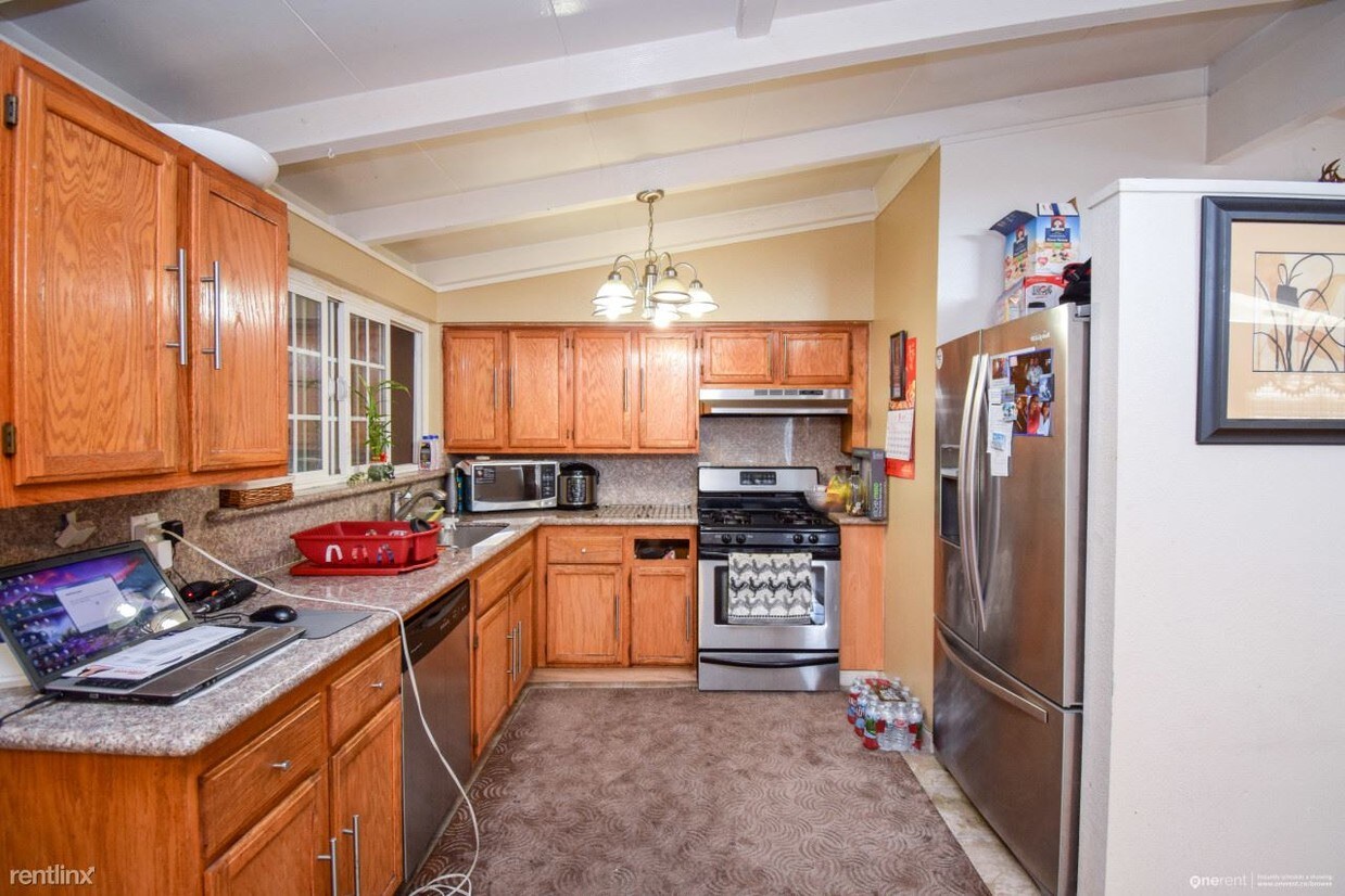 Foto principal - 27426 Capri Ave