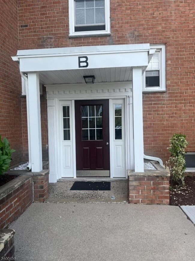 Building Photo - 565 Grove St