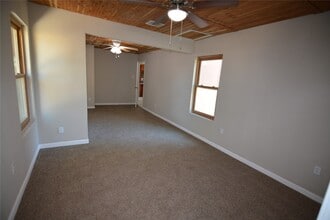 Building Photo - 906 Arrow Lake Dr