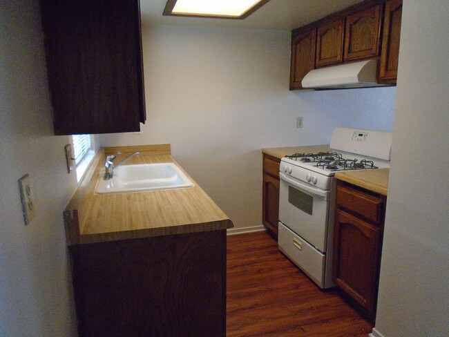 Building Photo - LAURELGLEN BLVD S. 7817 #A-D