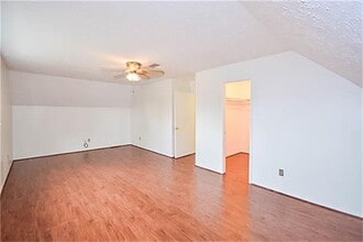 Building Photo - 2814 Field Line Dr