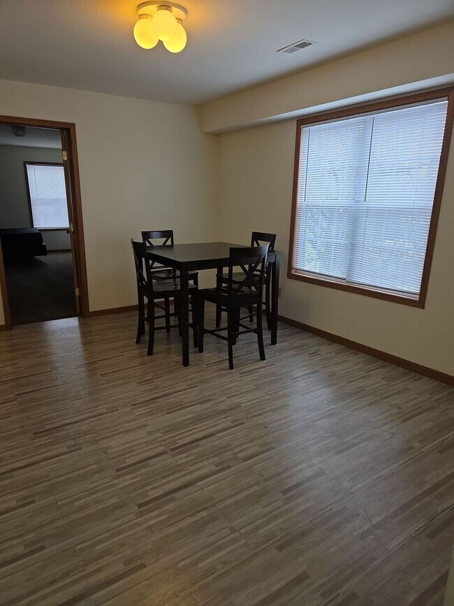 Building Photo - 1305 4th St