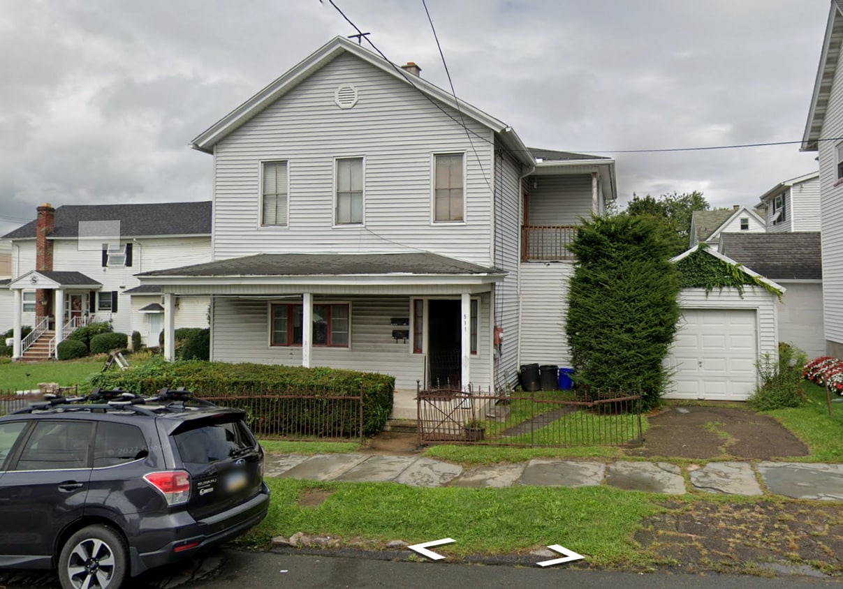 Primary Photo - 511 E Elm St