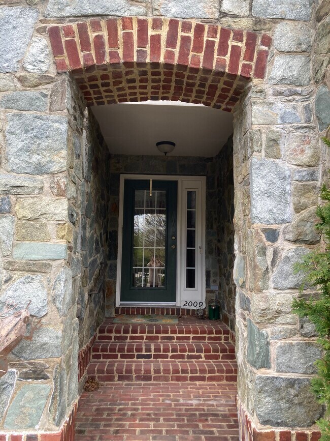 2009 Idlewild Blvd, Fredericksburg, VA 22401 House for Rent in