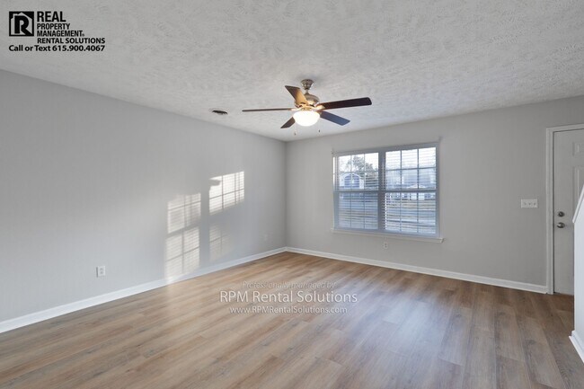 Foto del edificio - Modern 2BR Townhome Near MTSU, Washer & Dryer Included