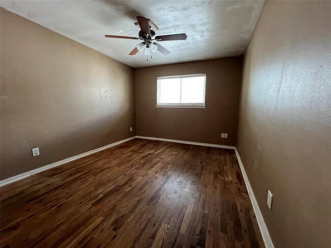 Foto del edificio - 1851 W Main St