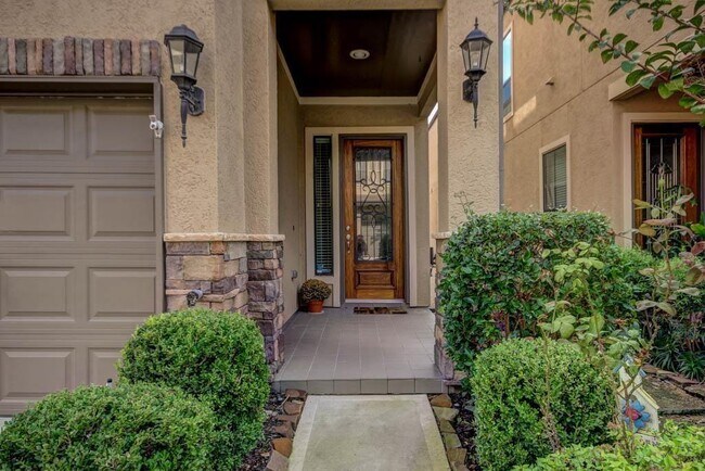 Building Photo - 11623 Royal Oaks View