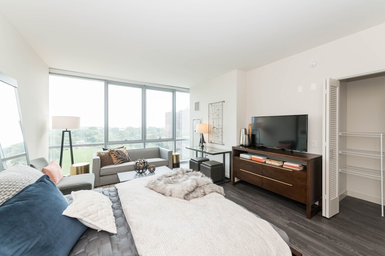 Foto principal - 801 W Agatite Ave