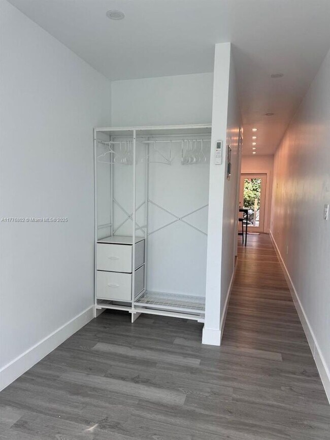 Foto del edificio - 5800 SW 122nd Ave