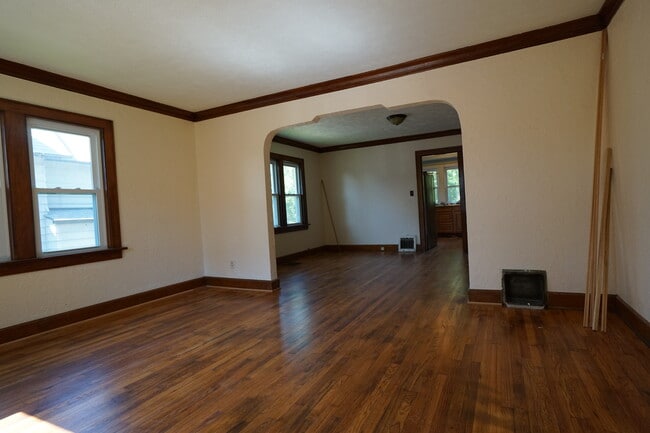 LIVING /DINING ROOM - 1652 Ethel Ave