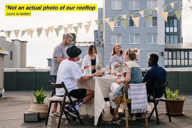 Foto del edificio - 5132 Riverton Ave