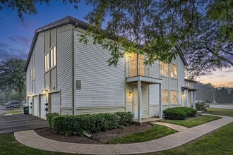 Building Photo - 608 W Inverrary Ln