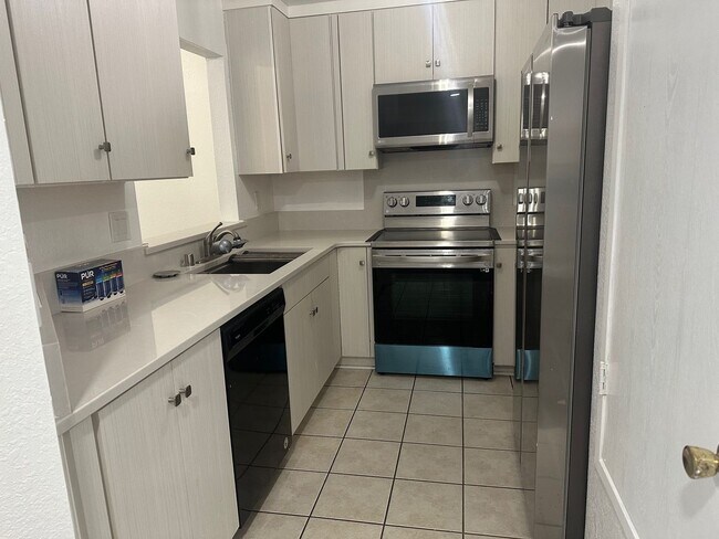 Foto del edificio - Spacious 2-Bedroom, 2-Bath Condo – Fully R...