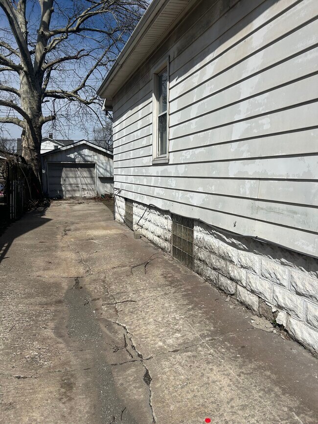 Foto del edificio - 2345 Iowa St