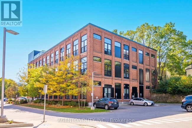 Building Photo - 24 Cedar St