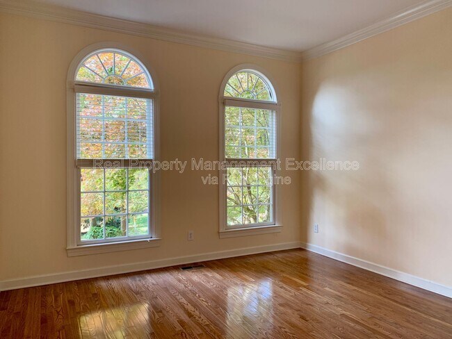 Foto del edificio - 411 Hogan Woods Cir