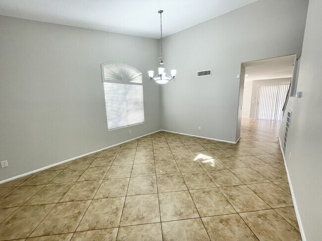 Foto del edificio - 42495 Chambers Dr