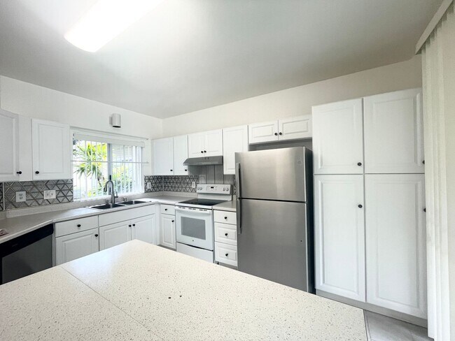 Building Photo - Great, well maintained 3bd/3ba Townhome wi...