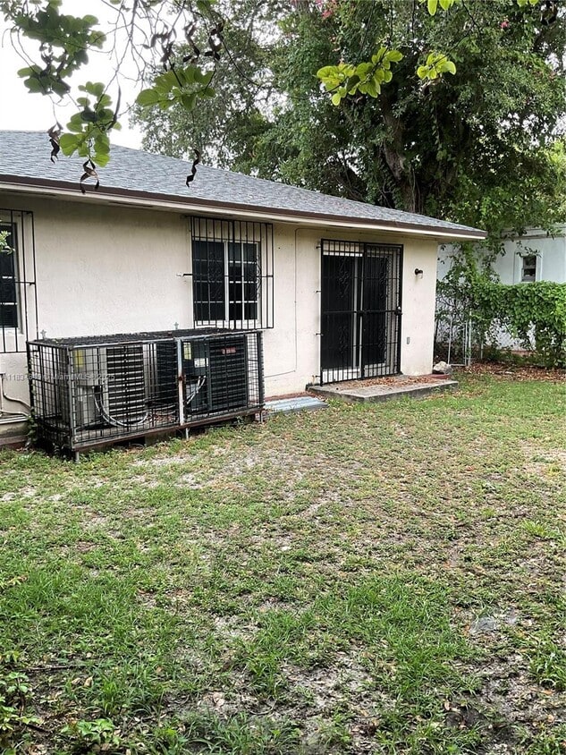 Building Photo - 3430 NW 10th Ave