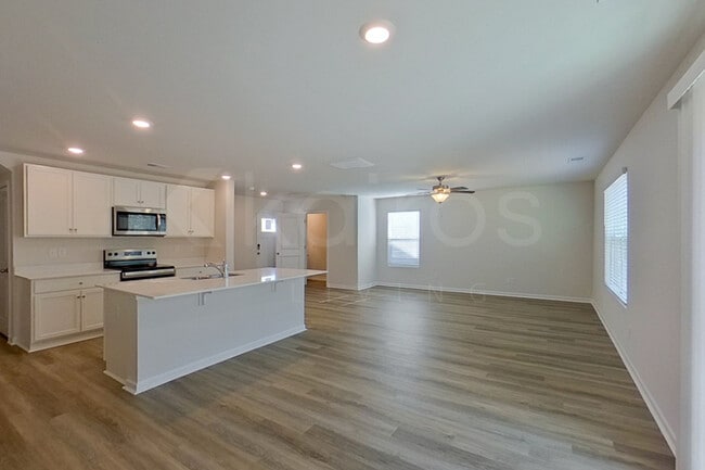 Building Photo - 120 Overstreet Way