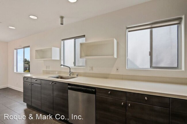 Building Photo - 3 br, 2 bath Apartment - 523  Grand Boulev...