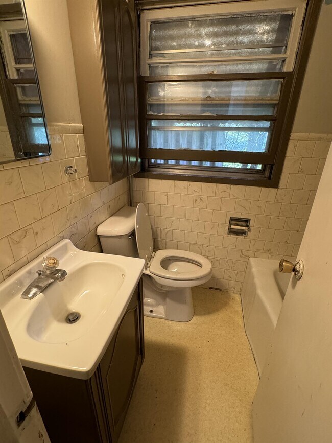 Foto del edificio - 611 W 15th St