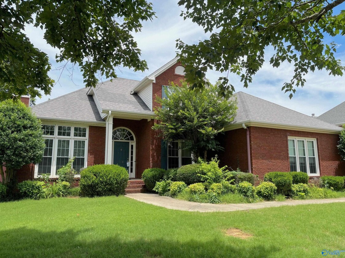 Primary Photo - 145 Lansdowne Dr