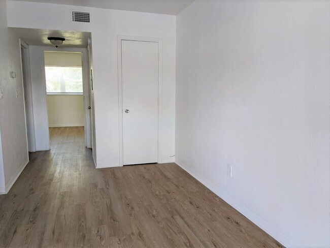 Foto del edificio - Lots of space in great location