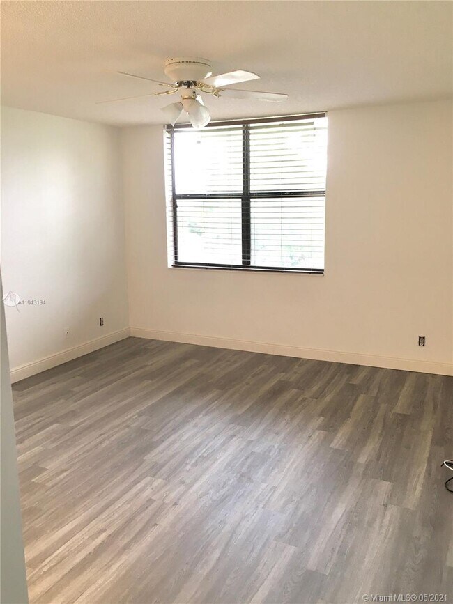 Foto del edificio - 3100 NW 42nd Ave