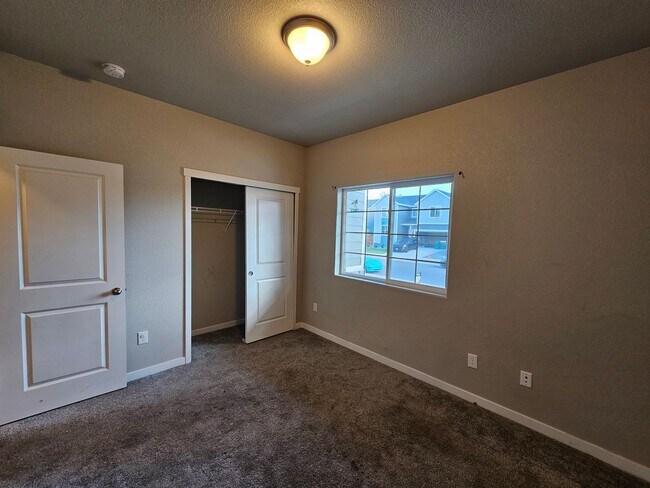 Foto del edificio - 5 Bed 3 Bath in Dublin North!