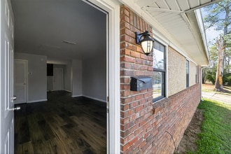 Building Photo - 3681 Lynn Dr