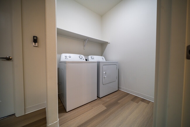 Building Photo - Crossings @ Center Street