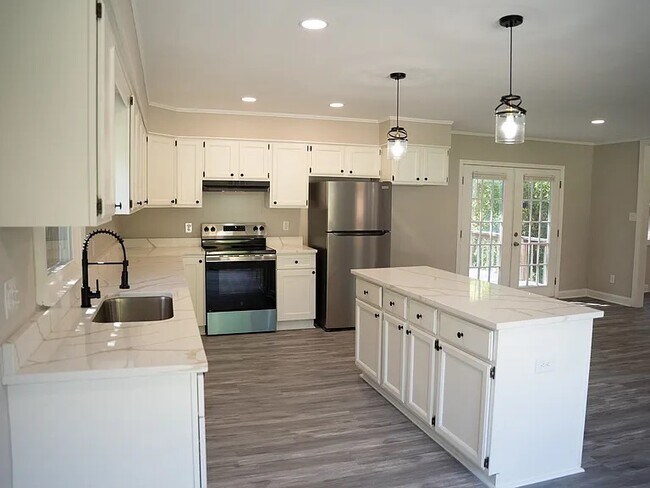 Foto del edificio - 914 Edison Rd