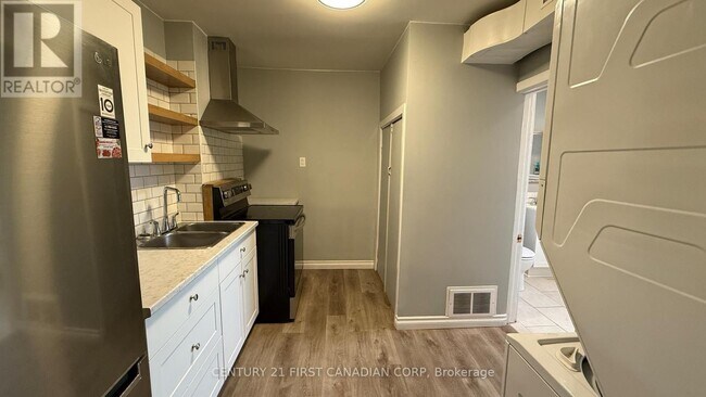 Photo du bâtiment - 1072 Dundas St