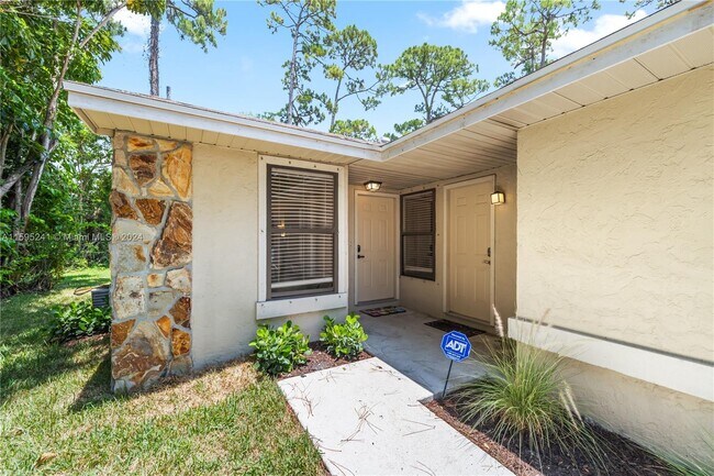 Building Photo - 1194 Hyacinth Pl