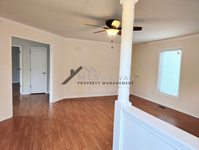 Foto del edificio - 312 Lakeshore Dr