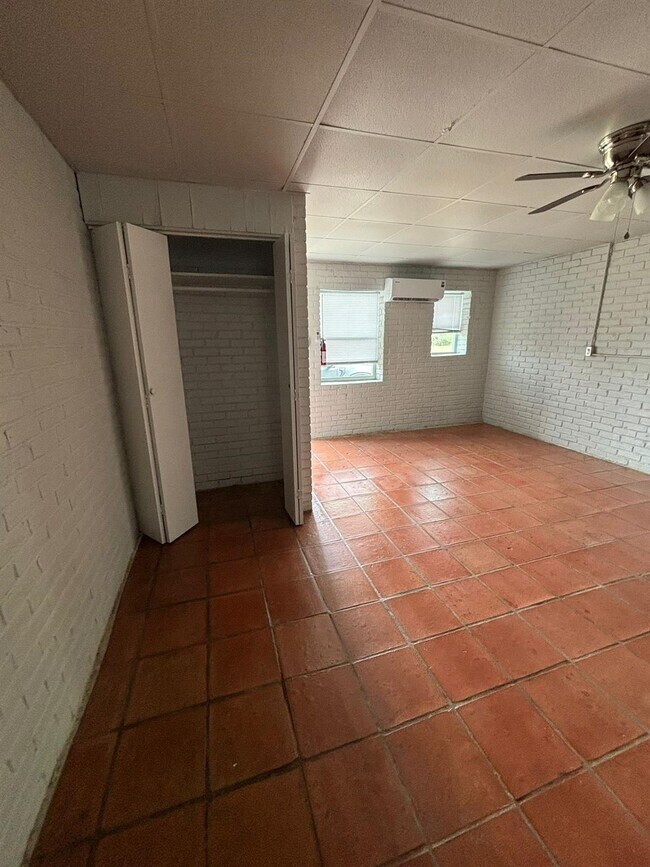 Foto del edificio - 1627 FM351