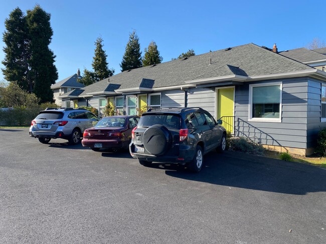 Building Photo - Arbor Lodge Spacious 1bd Courtyard Hardwoo...