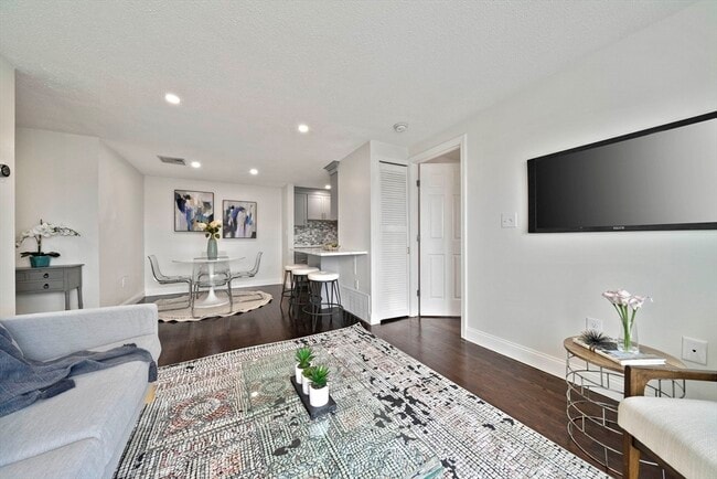 Building Photo - 336 Adams St