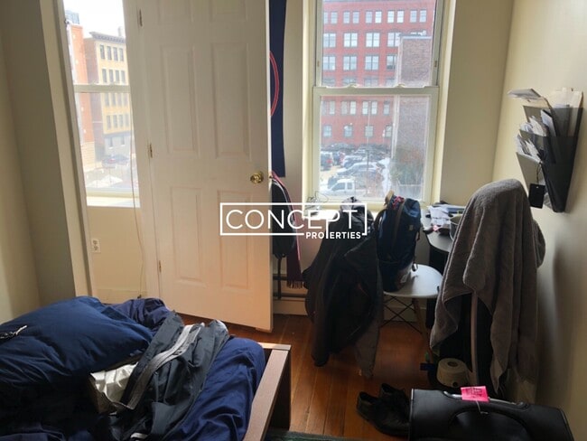 Building Photo - 37 Cooper St