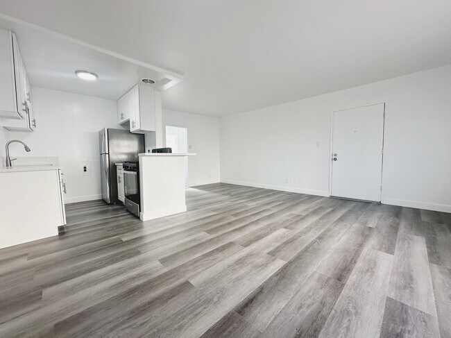 Foto del edificio - 4037 McLaughlin Avenue