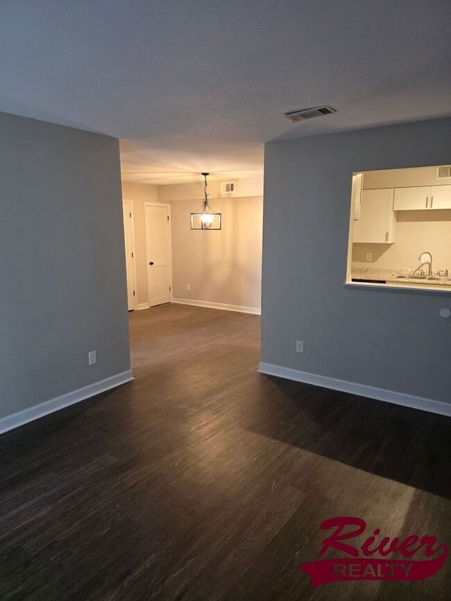 Building Photo - Charming 2-Bedroom Condo for Rent in Fount...