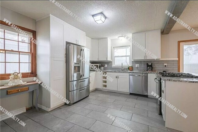 Foto del edificio - Spacious Blue Springs South RANCH Home-Ava...