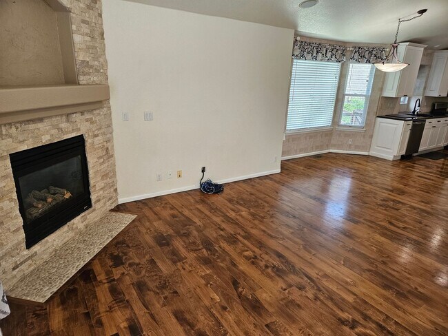 Foto del edificio - Castle Pines Fabulous 5 Bedroom Oasis Available Now!