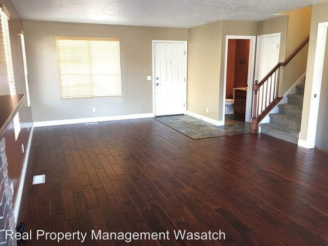 Building Photo - 1583 Oakridge Park Dr