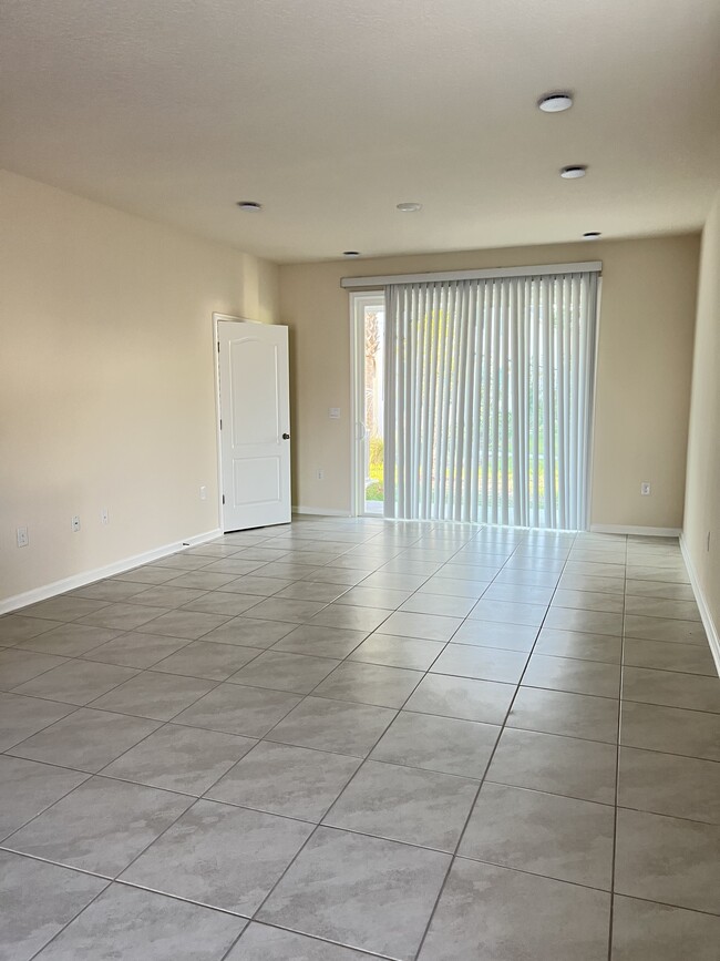 Building Photo - 8227 Larose Rd