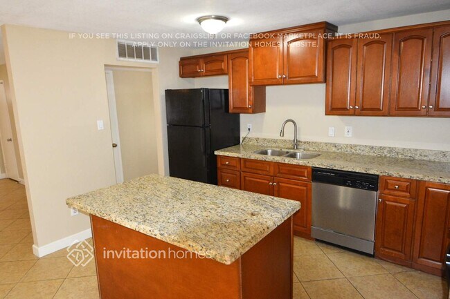 Foto del edificio - 3643 E Surrey Ave