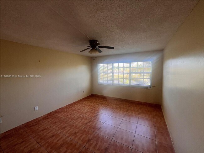 Foto del edificio - 65 NE 202nd Terrace